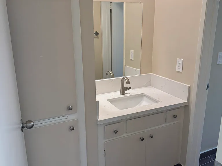 1040 N Laurel Ave #1 — Photo 18