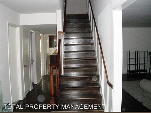 3rd image of 19 Selby Ln