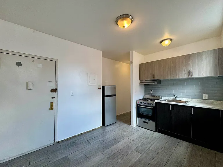 301 E 110th St #4C — Photo 5