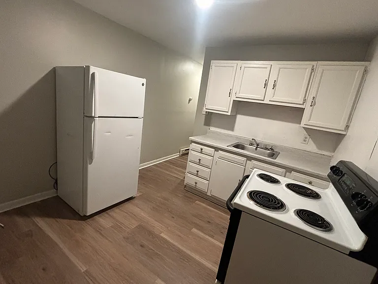 700 East Rd #9 — Photo 2