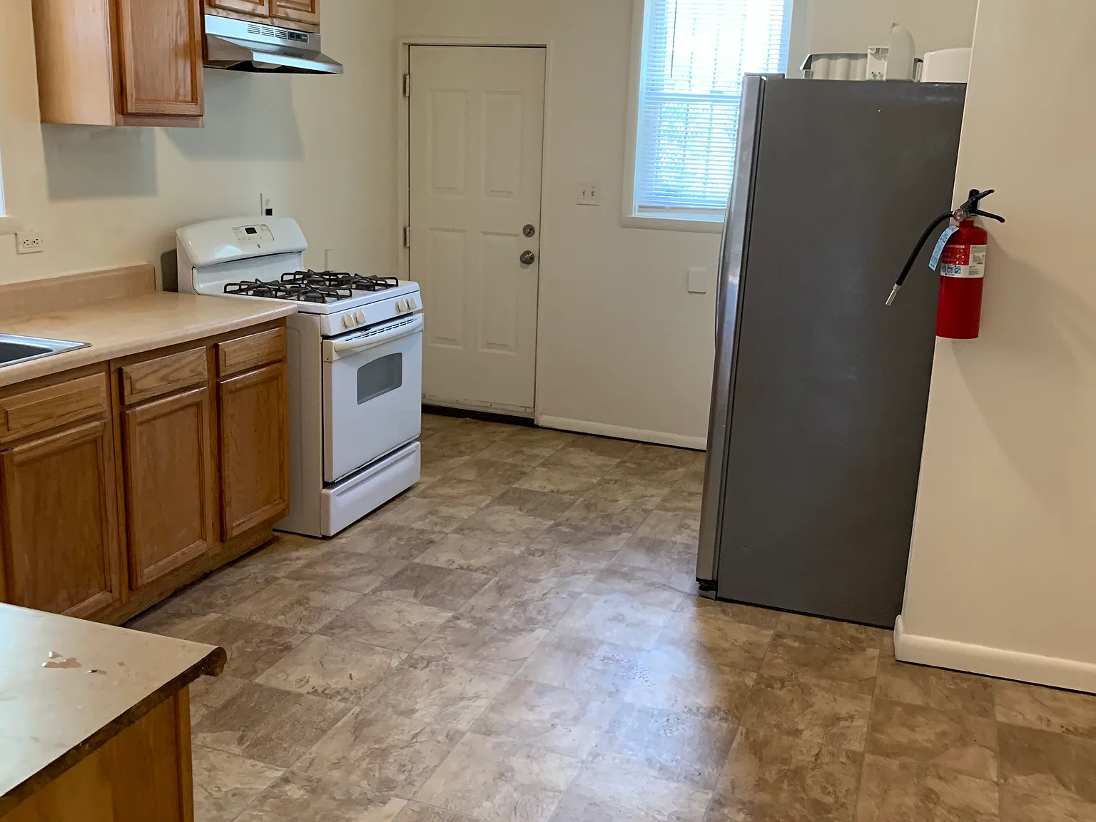 3 bed, 1589 sqft, $1,950 — Photo 3
