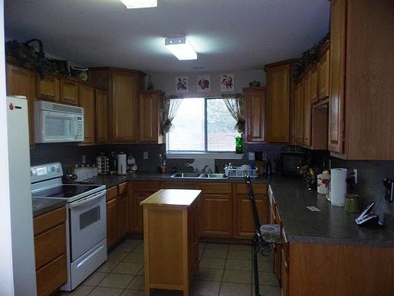 2nd image of 2815 Latosha Ln
