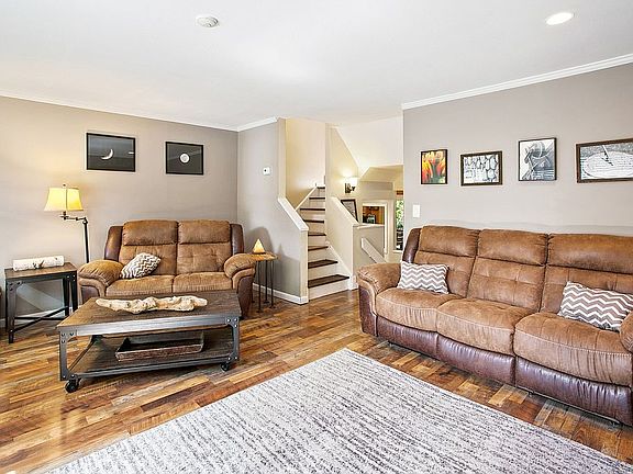 3rd image of 4 Wyndham Ct