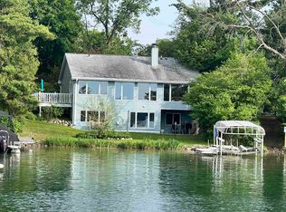 E1386 Grandview Rd, Waupaca, WI 54981