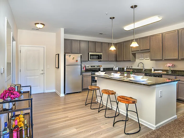 10 Newbridge Apartments — Photo 1