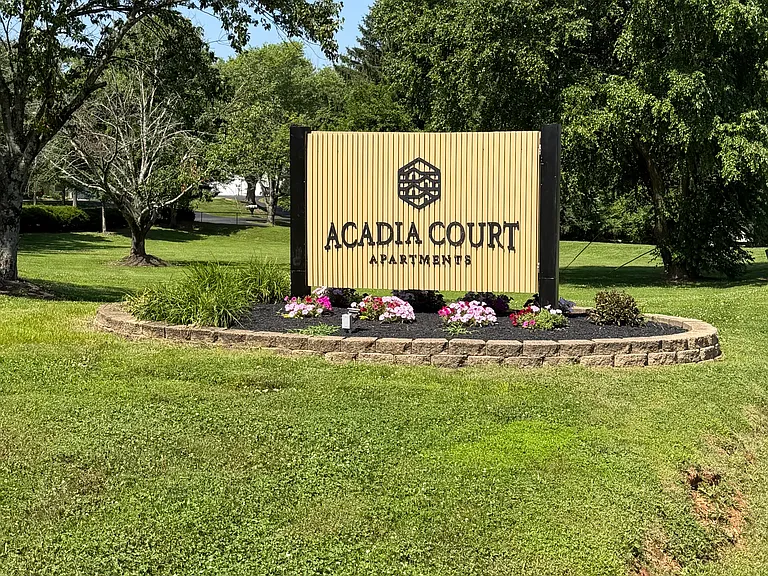 Acadia Court Apartments — Photo 9