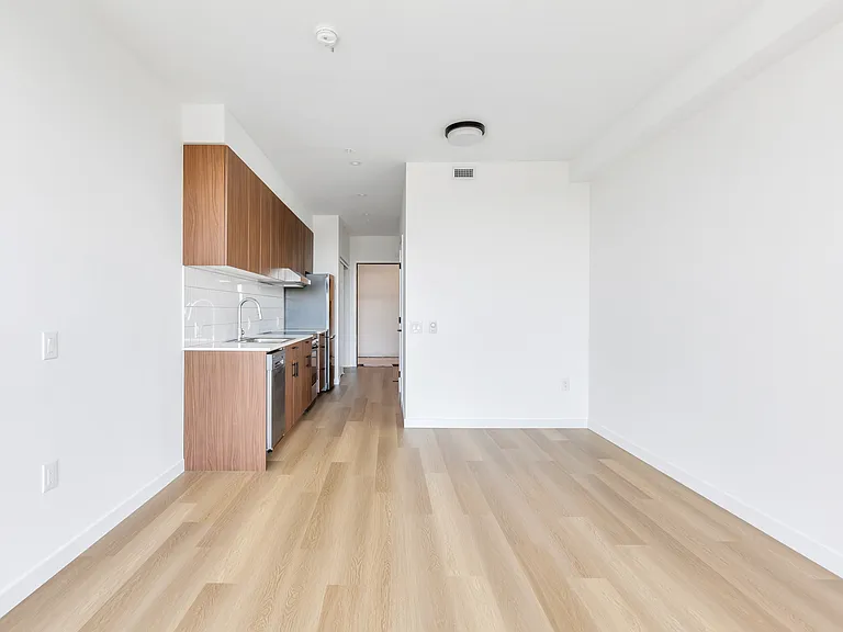 3455 Hastings St E — Photo 50