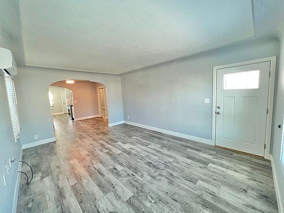 2nd image of 61 Savona Walk #63