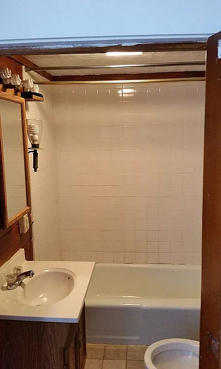 6A Bathroom 