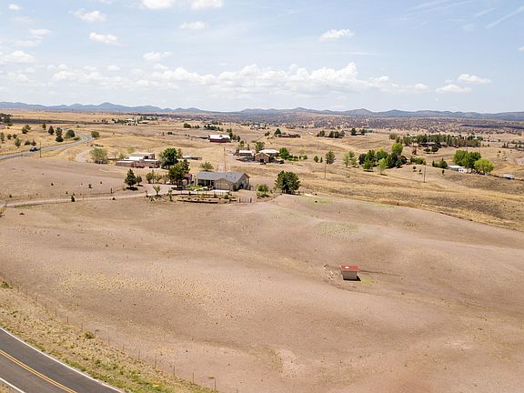 2nd image of 2804 Highway 83