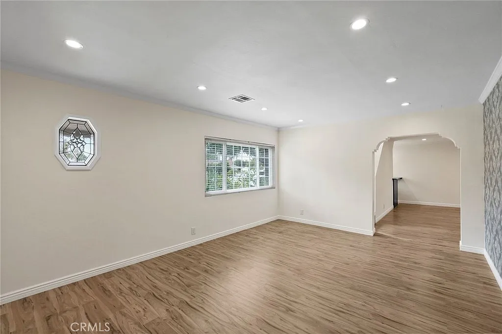 3 bed, 2.5 bath, 2155 sqft, $5,395 — Photo 4