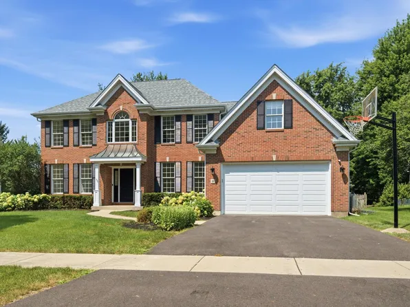 9 N Daniels Dr, Batavia, IL 60510