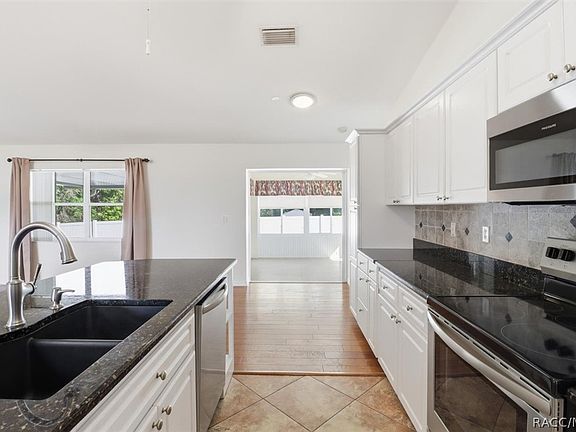 4th image of 7650 N Pitcairn Way