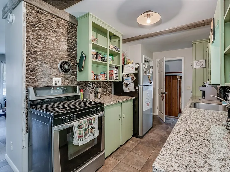 325 Paddock St — Photo 27