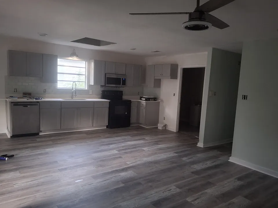 2122 N Gimon Cir