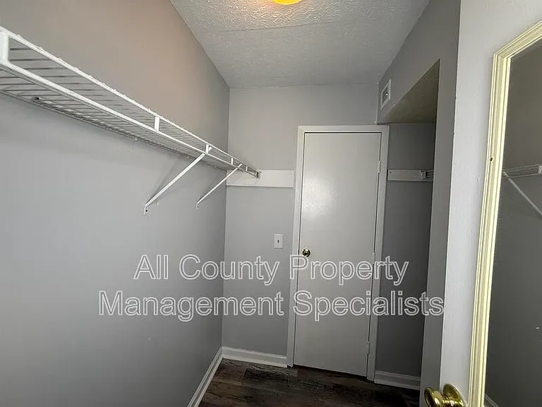 1217 Old Manor Rd — Photo 6