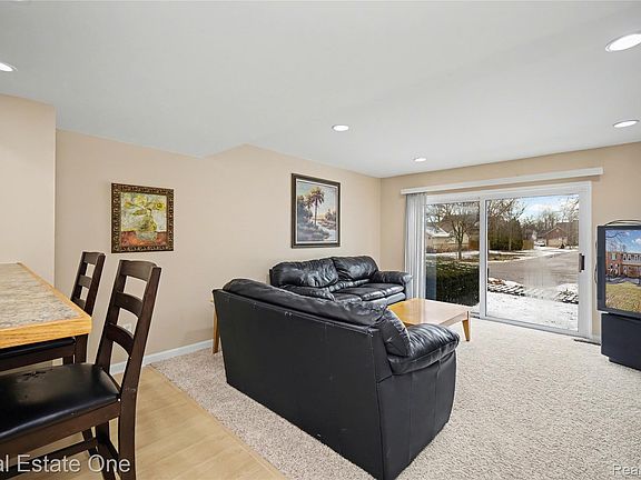 4th image of 2579 Kingstowne Dr