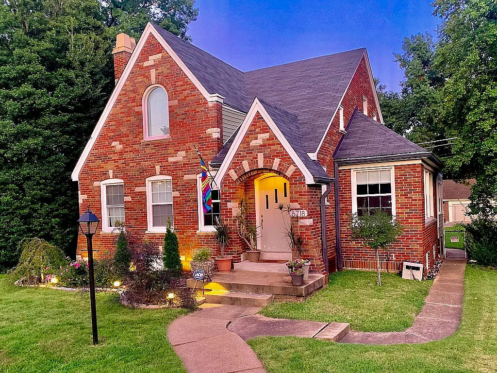 6718 Alexander St photo 1