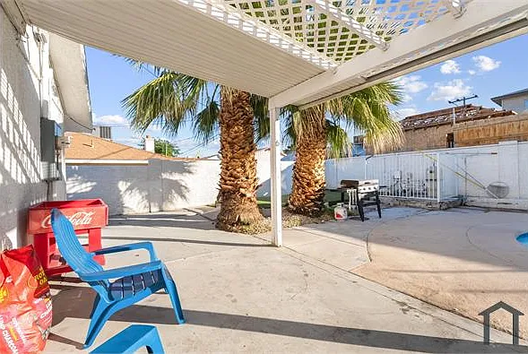 2419 Vegas Valley Dr — Photo 40