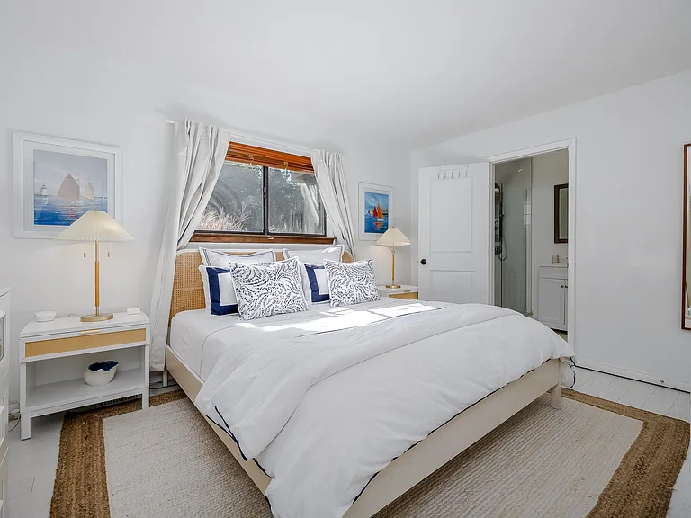 76 Manor Ln S — Photo 8