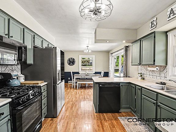 5th image of 4666 Northview Ave NE