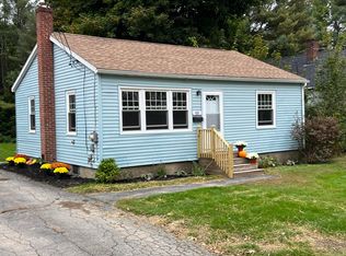 63 Bowman St, Farmingdale, ME 04344