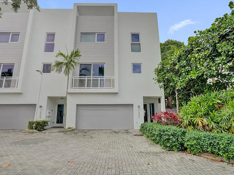 1347 N Ocean Blvd — Photo 3