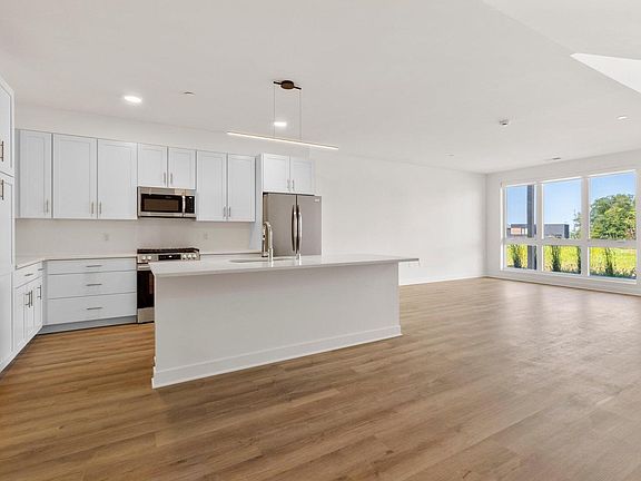 5th image of 9378 S Alder PLACE #103