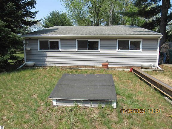 4th image of 2199 Lakeview Ave