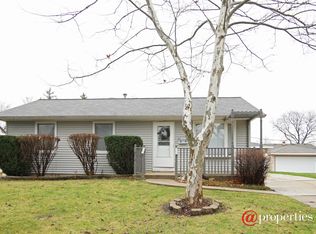 316 Kosan Cir, Streamwood, IL 60107