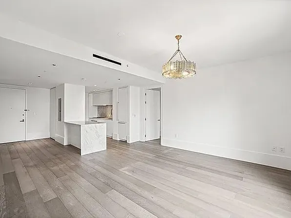 429 Kent Ave #810, Brooklyn, NY 11249