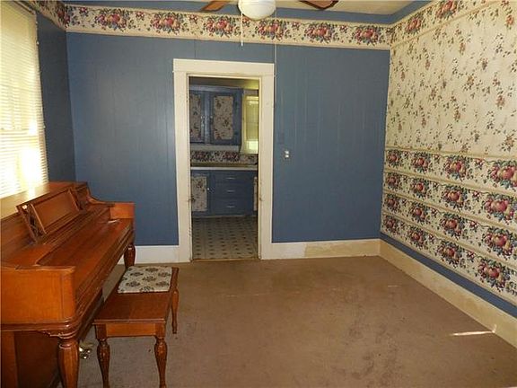 4th image of 2924 Templeton St