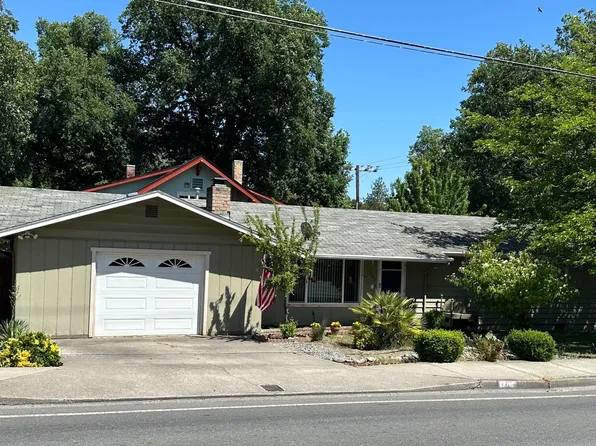 1205 NW Highland Ave, Grants Pass, OR 97526