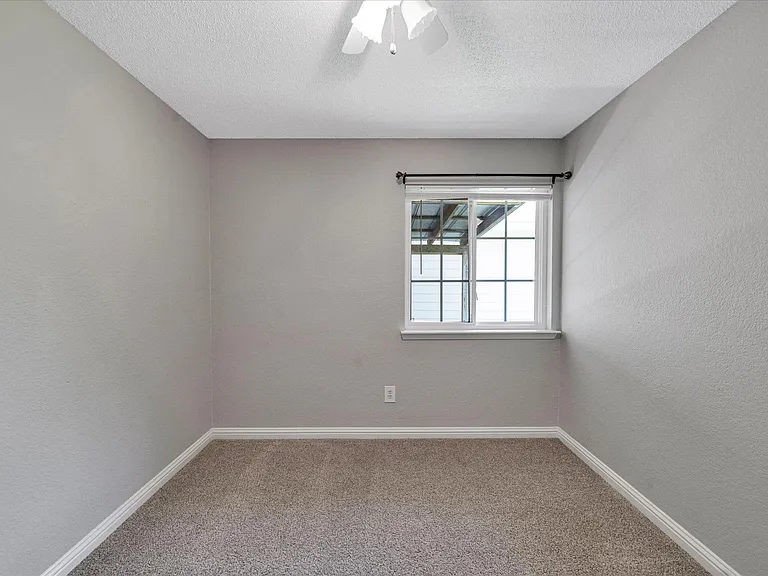 16906 Pocono Dr — Photo 24