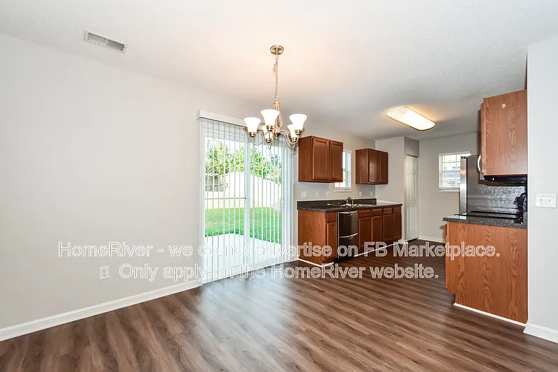 4 bed, 2.5 bath, 2072 sqft, $1,995 — Photo 4
