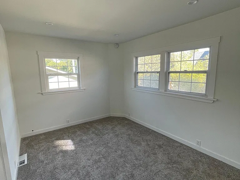 1206 N Anderson St — Photo 11