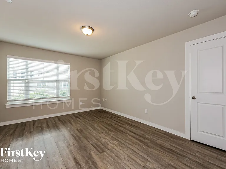 325 Niki Dr — Photo 13