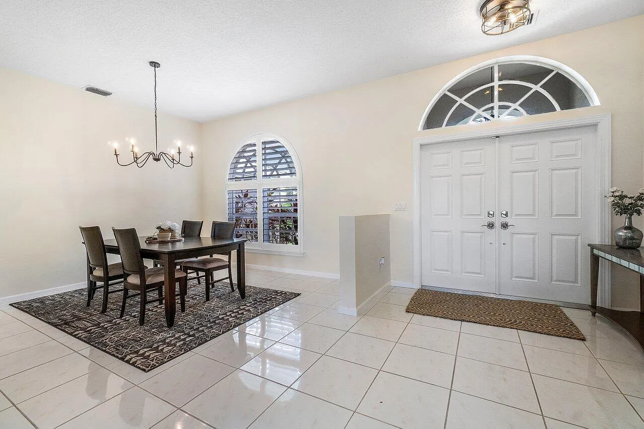 4 bed, 2.5 bath, 2526 sqft, $9,500 — Photo 4