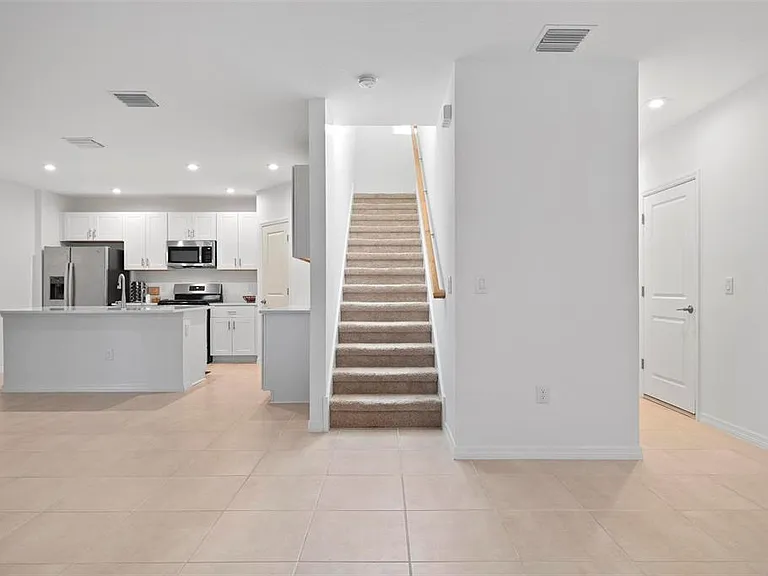 6305 Springmont Loop — Photo 8