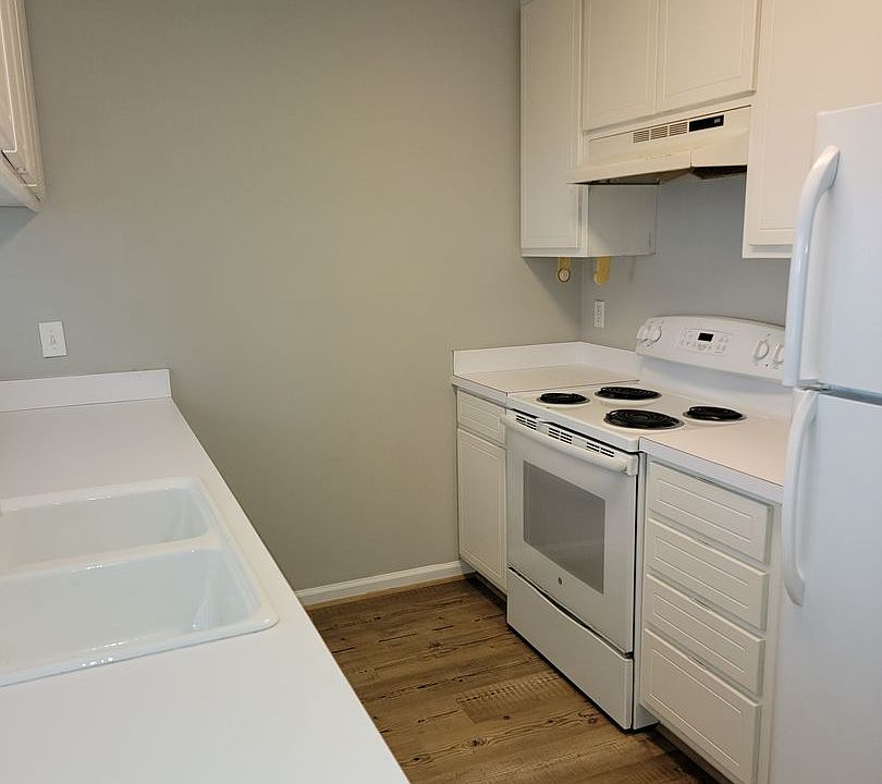 1st image of 4729 Honeysuckle Ln