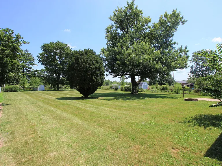 513 Thorne Dr — Photo 7
