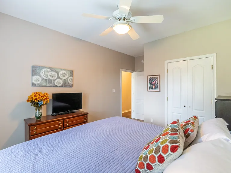 364 Alexandra Dr — Photo 33