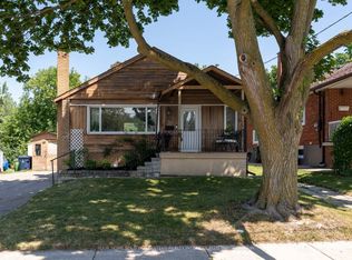 30 Garside Cres, Toronto, ON M6M 2Z6