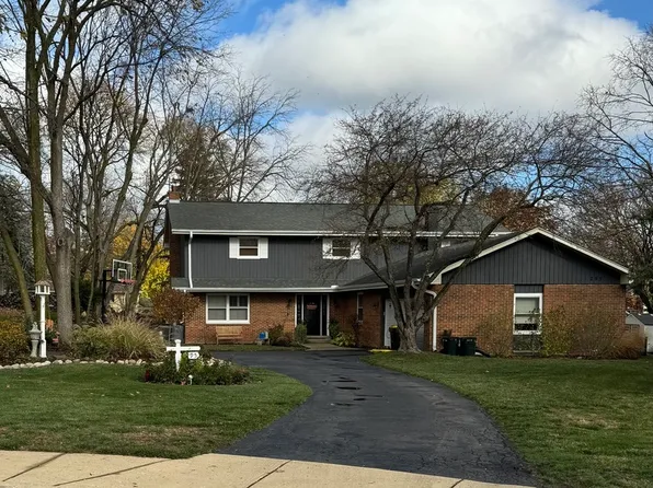 295 Park Ln, Roselle, IL 60172