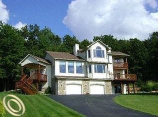 6630 Country Lane Dr, Davisburg, MI 48350