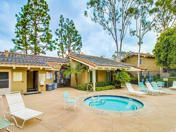 Jacuzzi and clubhouse
