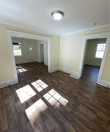 4th image of 135 Woodlawn Dr