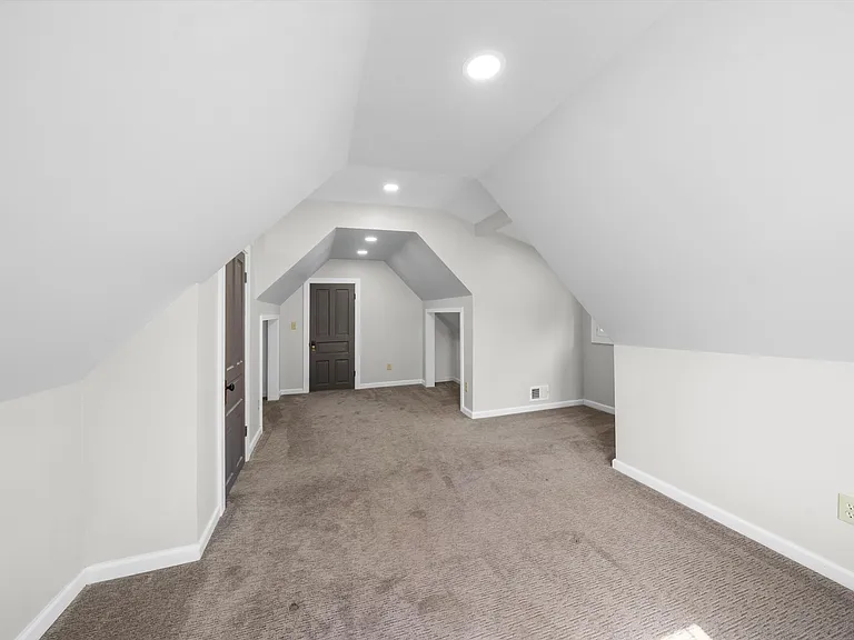 227 West St — Photo 42