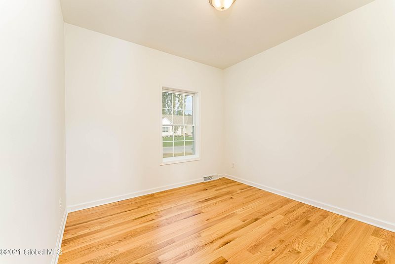 3rd image of 51 Donna Drive