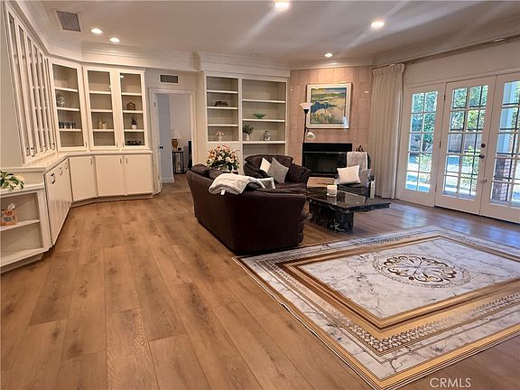 3rd image of 1419 Holly Ave